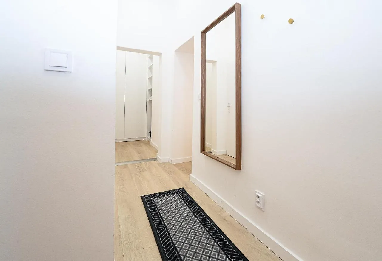 Modern 5 Min Wenceslas Square Apartment, Praha Apartmán